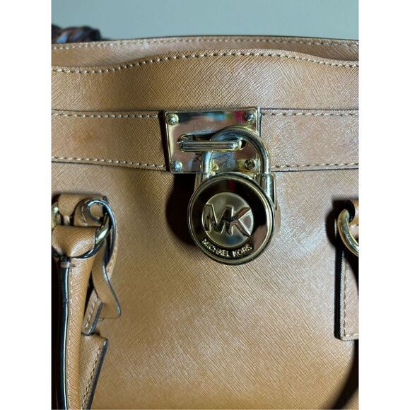 MICHAEL KORS LARGE SAFFIANO LEATHER HAMILTON TOTE/SATCHEL PEANUT - Picture 5 of 7